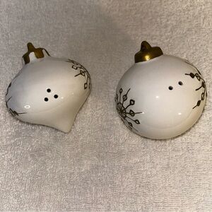 NWOT White and Gold Holiday / Christmas Ornament Salt & Pepper Shakers